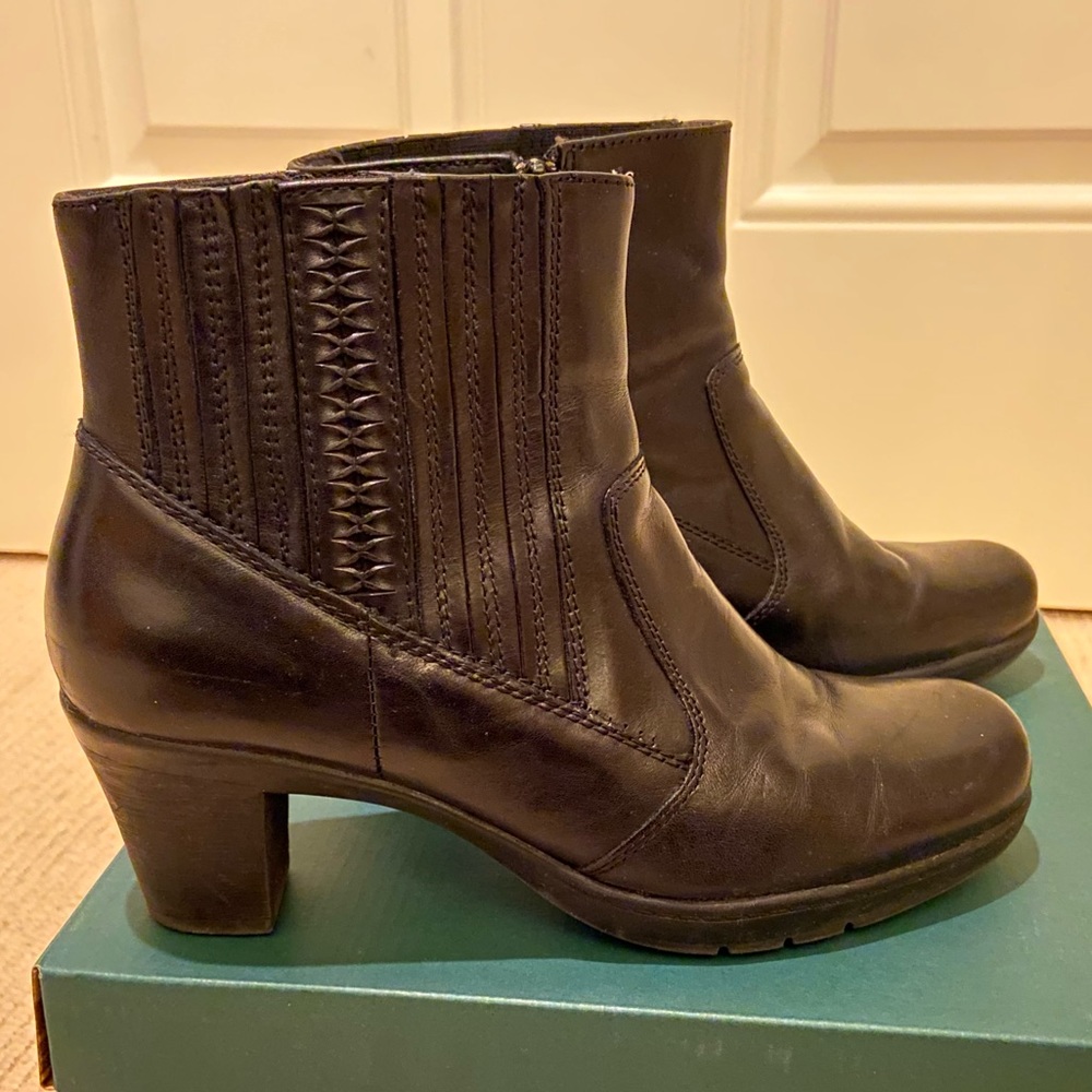 Clarks Mirabelle black leather ankle boots size 8